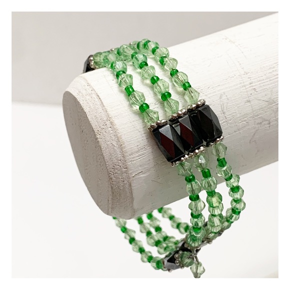 Jade green bicone glass bead and hematite magnetic wrap bracelet - Picture 4 of 7